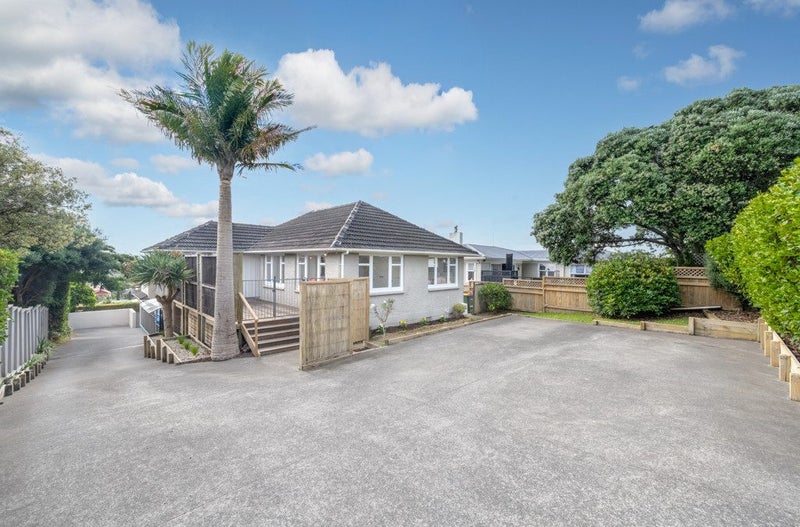 72 Bradbury Road, Botany Downs, Auckland - Carousel 1