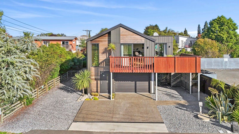 8 Courtney Street East, Motueka - Carousel 1