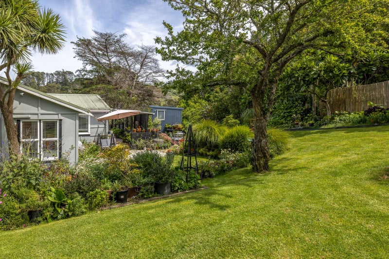 1 Crescent Road West, Ostend, Waiheke Island - Carousel 1