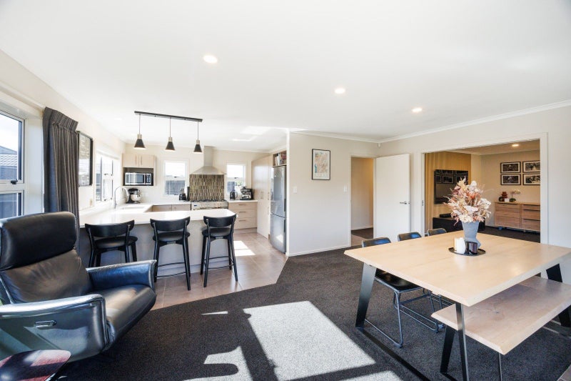 9 Lorenzo Place, Kelvin Grove, Palmerston North - Carousel 2