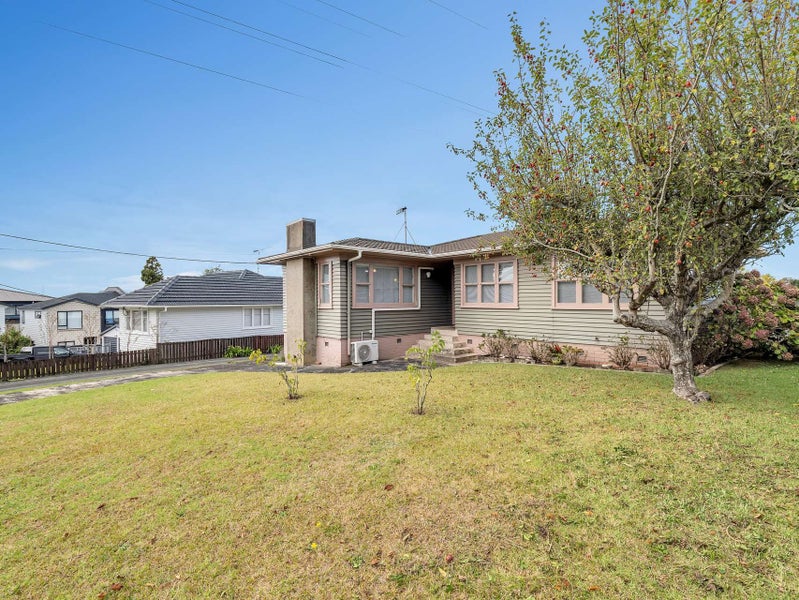 59 Tiroroa Avenue, Te Atatu South, Auckland - Carousel 2