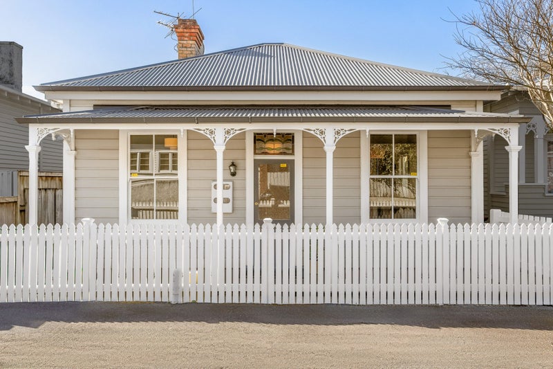4 Graysons Lane, Mount Eden, Auckland - Carousel 1