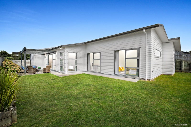 14 Kibblewhite Avenue, Beachlands, Auckland - Carousel 1