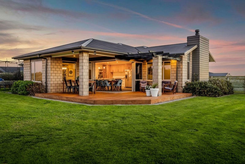 20 Larlin Drive, Hawera, Hawera - Carousel 1