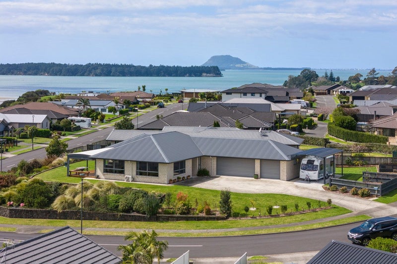 1 Vantage Place, Omokoroa - Carousel 1