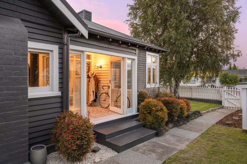 1/1004 Colombo Street, St Albans, Christchurch - Carousel 1