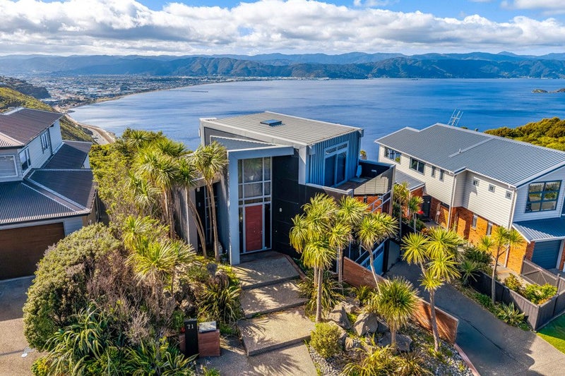 71 Tamworth Crescent, Newlands, Wellington - Carousel 1