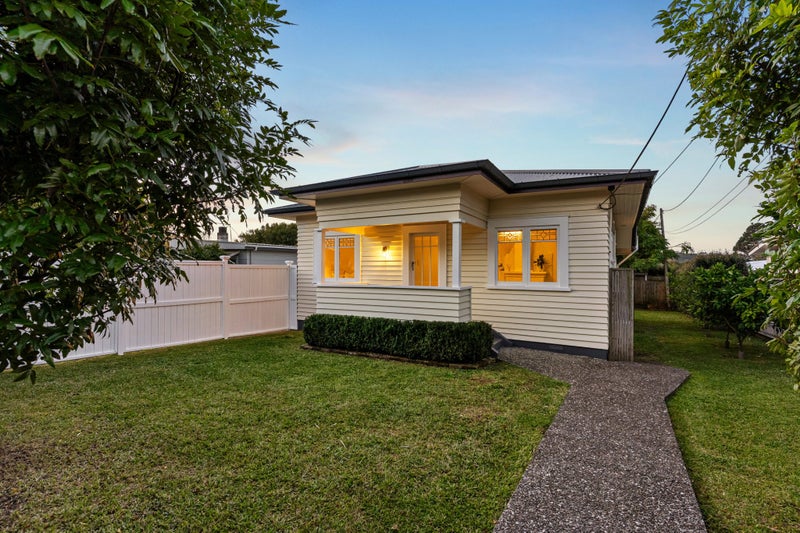 2/90 Beach Haven Road, Beach Haven, Auckland - Carousel 1