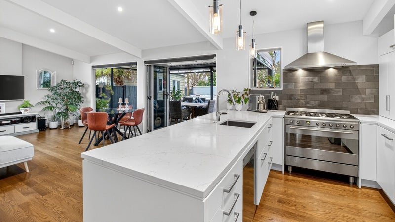 102 Walmer Road, Point Chevalier, Auckland - Carousel 1