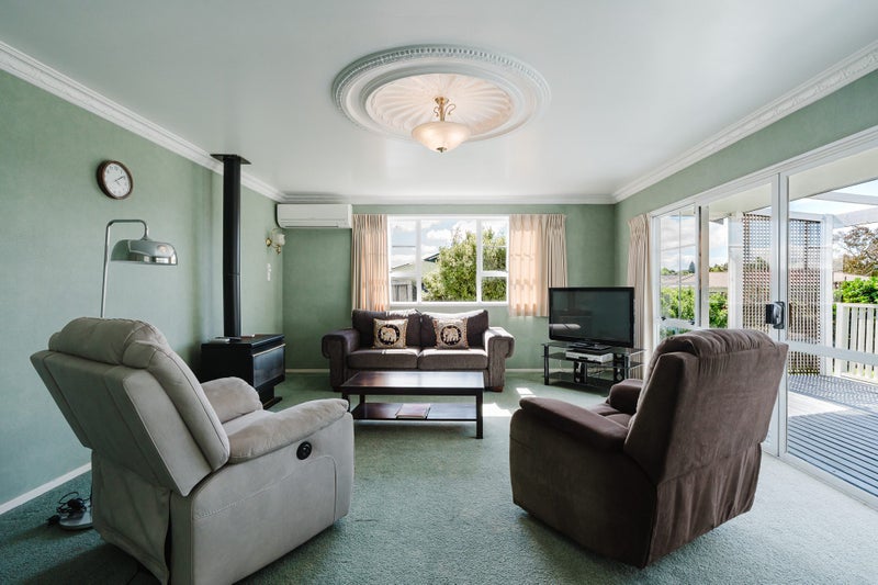 17 Sandalwood Drive, Dinsdale, Hamilton - Carousel 2