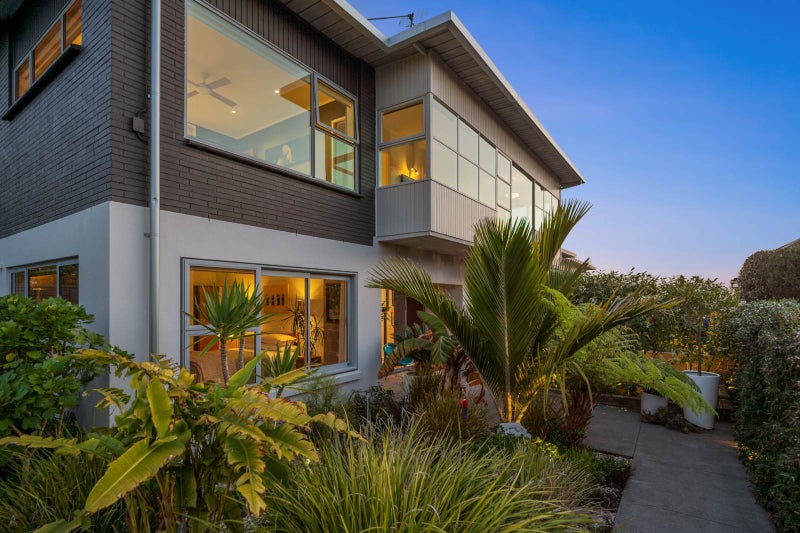1/9 Second Avenue, Stanley Point, Auckland - Carousel 1
