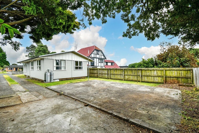15 Racecourse Road, Waiuku, Waiuku - Carousel 2