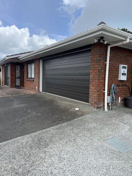 2/25 Nicholas Road, Somerville, Manukau - Carousel 1