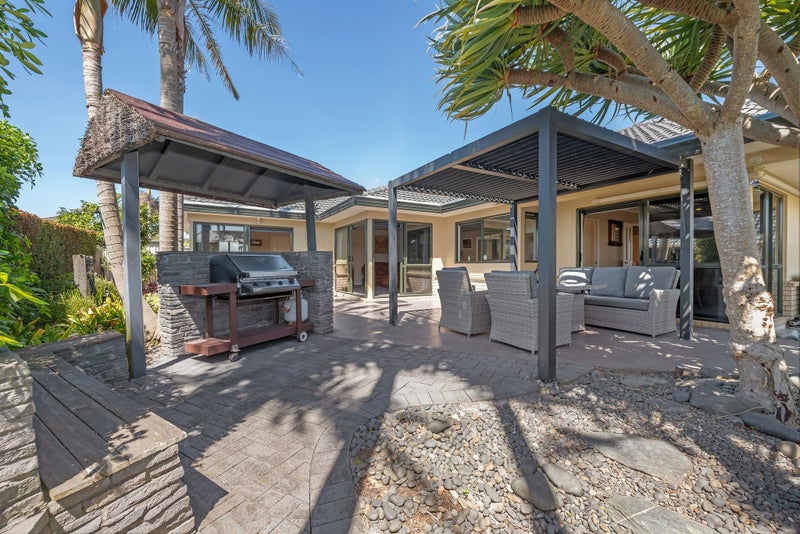 26 Maghera Drive, East Tamaki Heights, Auckland - Carousel 2