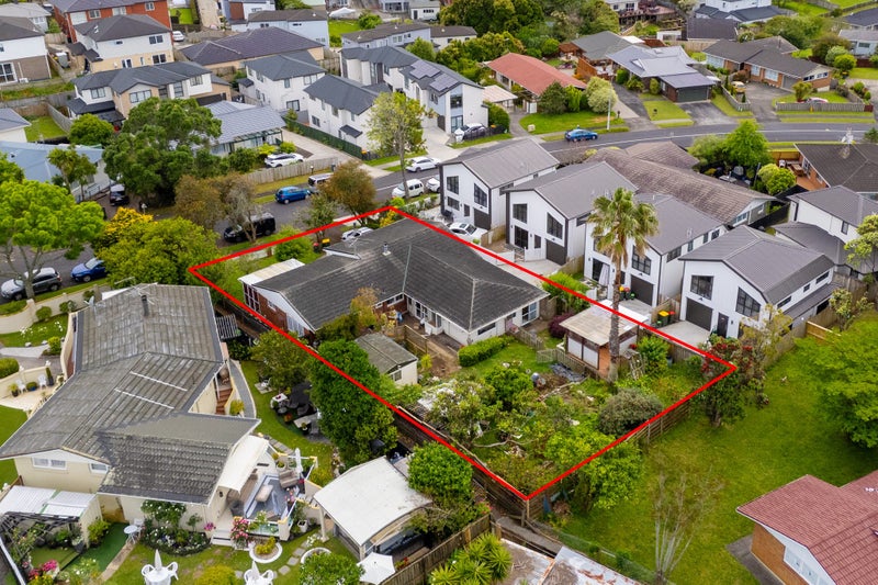 7 Borrowdace Avenue, Botany Downs, Auckland - Carousel 2