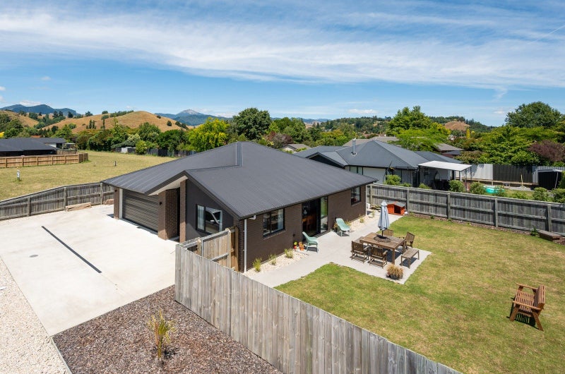 44 George Fyfe Way, Wakefield, Wakefield - Carousel 1