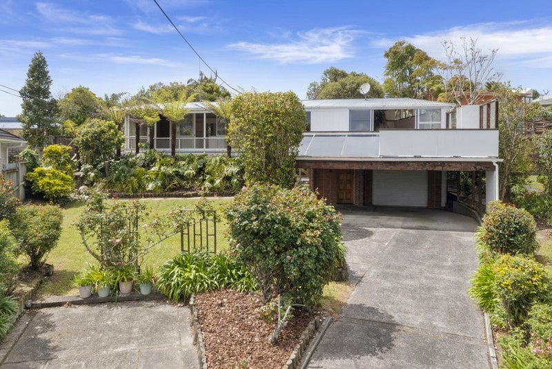 29 Highland Avenue, Titirangi, Auckland - Carousel 1