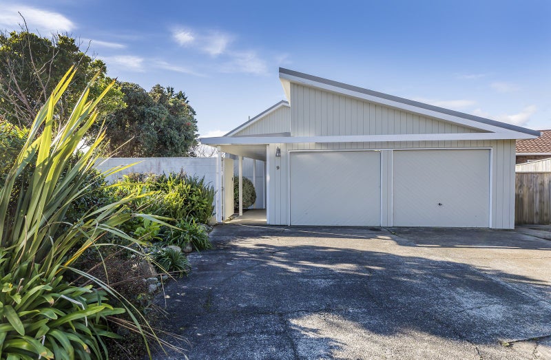 9 Keel Place, Whitby, Porirua - Carousel 1