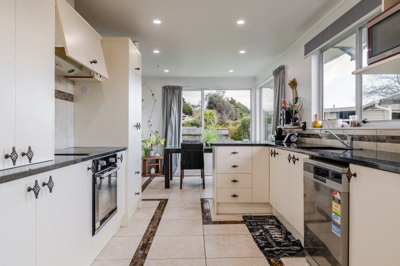 52 Wakeman Street, Pahiatua - Carousel 2