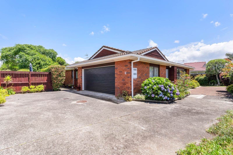 2/85 Aviemore Drive, Highland Park, Auckland - Carousel 1