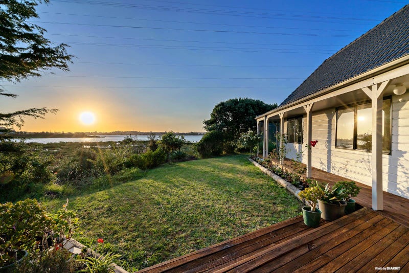 1/99 Edgewater Drive, Pakuranga, Auckland - Carousel 1