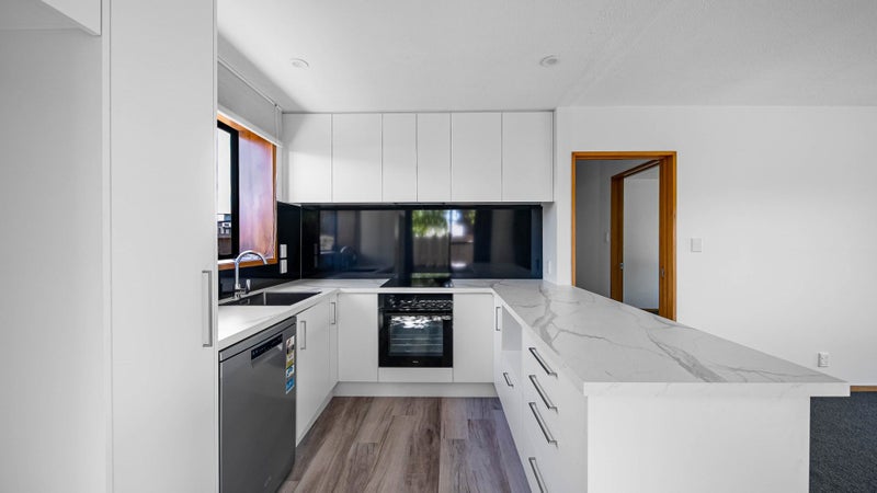 2/14 Radnor Street, St Albans, Christchurch - Carousel 1