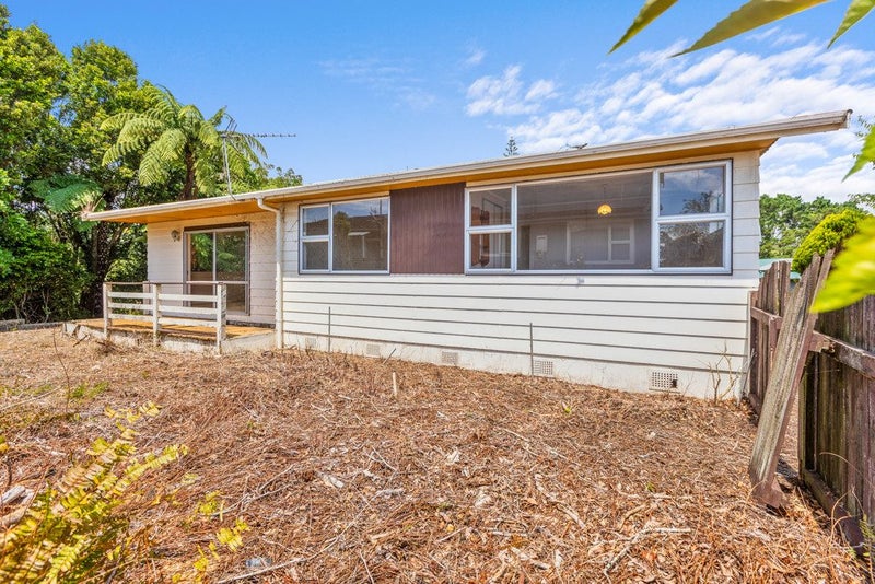 17 Carlton Terrace, Westown, New Plymouth - Carousel 1