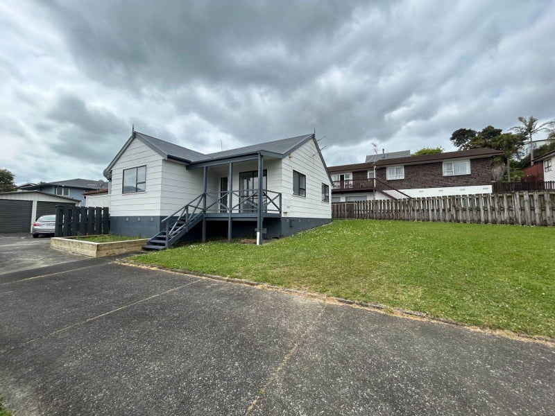 6 Marco Place, Highland Park, Auckland - Carousel 1