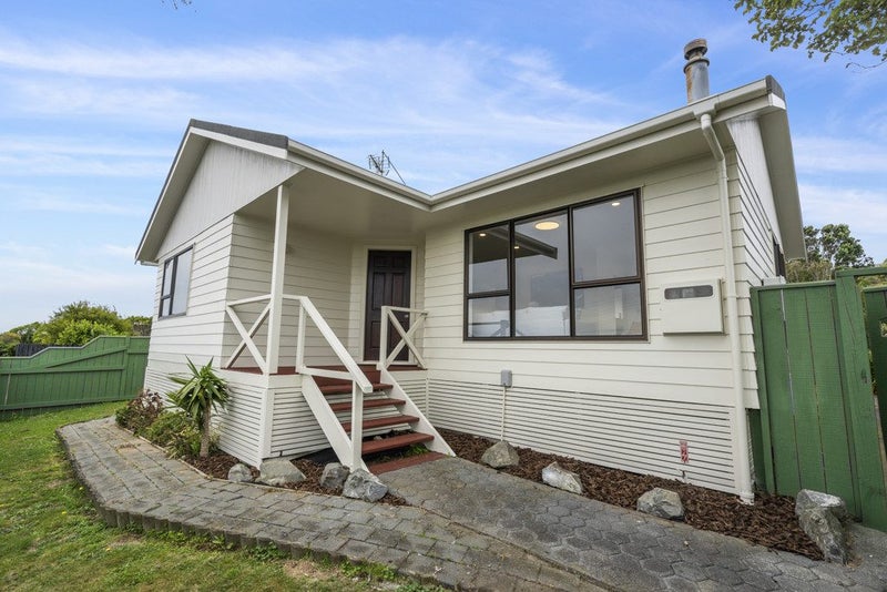 4A Kentwood Drive, Woodridge, Wellington - Carousel 1