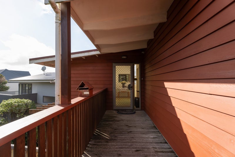 1 Atamira Close, Churton Park, Wellington - Carousel 2