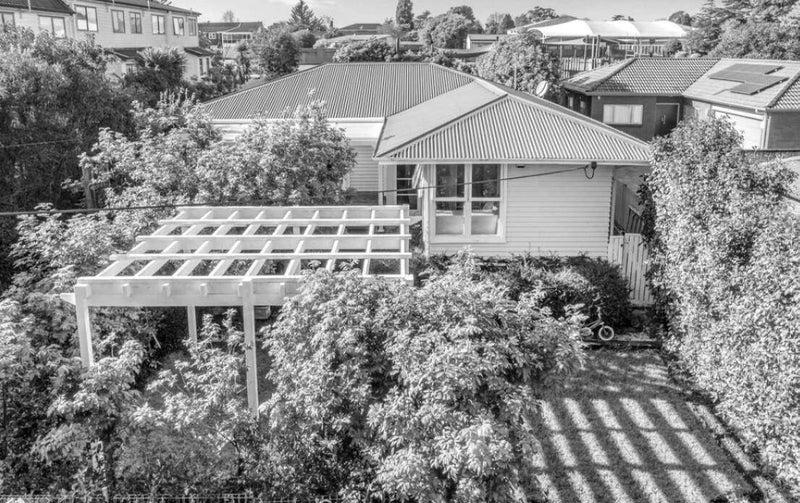 15 Kingdale Road, Henderson, Auckland - Carousel 1