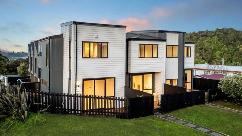 24B Hale Crescent, Bayview, Auckland - Carousel 1