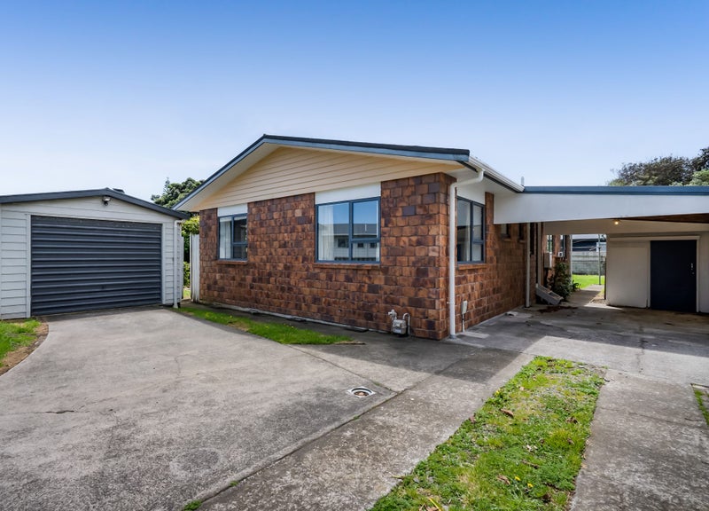 8 Farnham Place, Bell Block, New Plymouth - Carousel 1