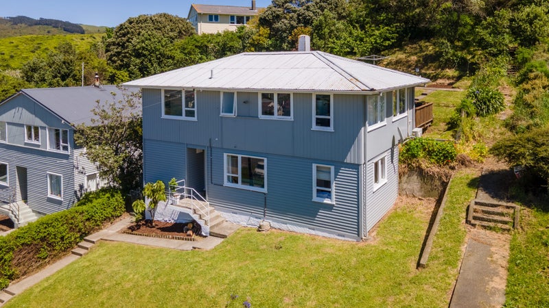 11 Arene Grove, Titahi Bay, Porirua - Carousel 1