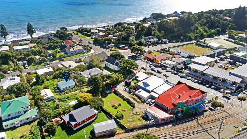 15 Beach Road, Paekakariki - Carousel 2