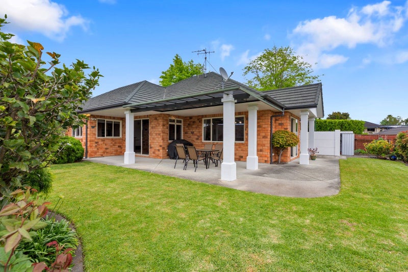 2 Saint Clements Grove, Bethlehem, Tauranga - Carousel 1