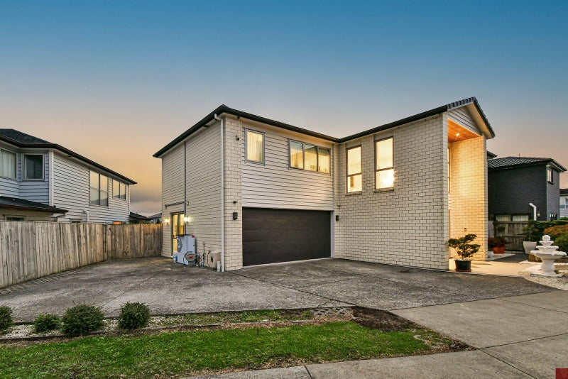 17 Drumbuoy Drive, Flat Bush, Auckland - Carousel 2