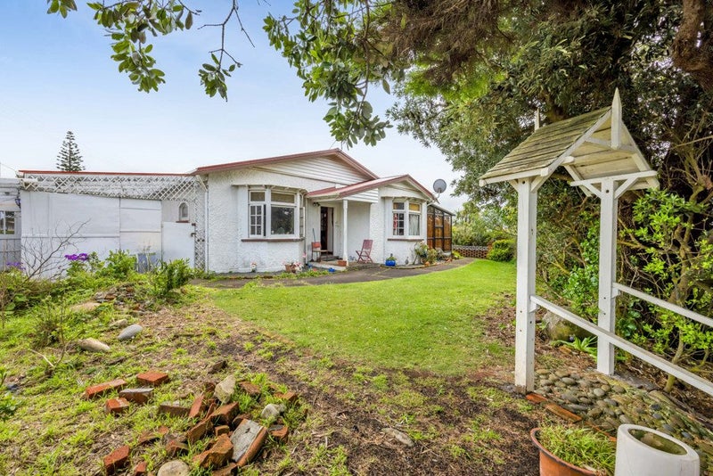 32 Norfolk Street, Patea - Carousel 1