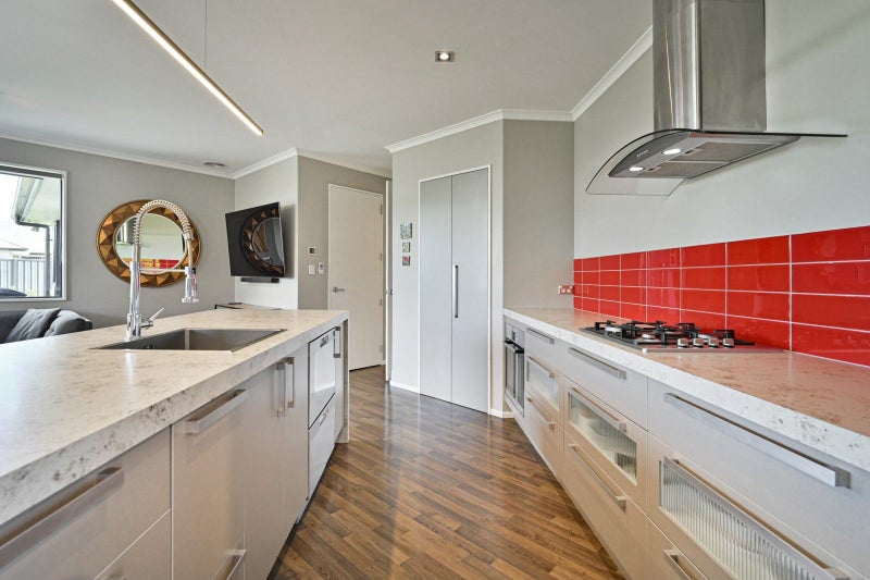 12 Begley Place, Frimley, Hastings - Carousel 2