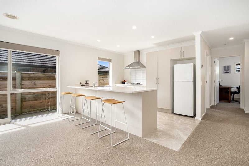 5 Mooring Close, Whitby, Porirua - Carousel 2