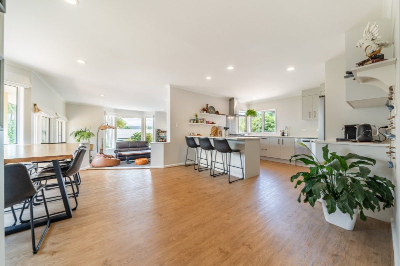 7 Carlow Grove, Birchville, Upper Hutt - Carousel 2