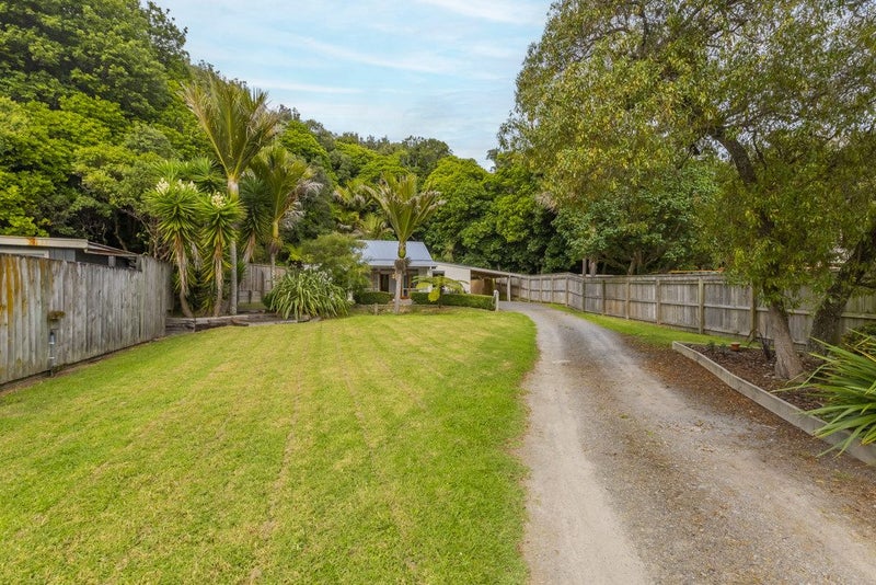 510 State Highway 1, Waikanae - Carousel 13