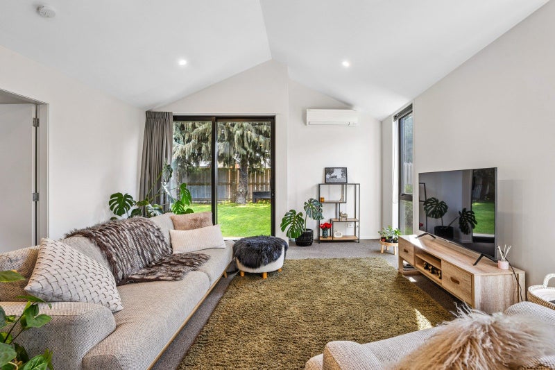 2 Clover Lane, Lake Hayes, Queenstown - Carousel 2