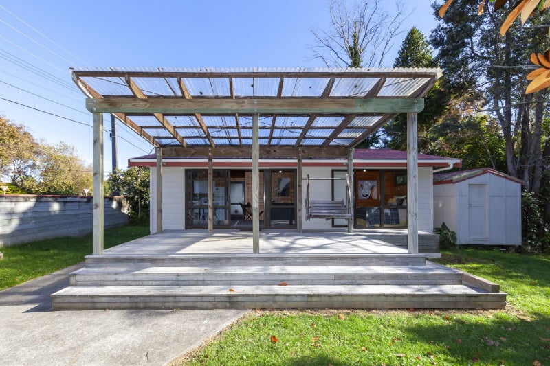6 Park Avenue, Waikanae - Carousel 1