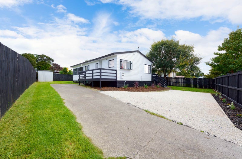 9 Riserra Drive, Ranui, Auckland - Carousel 3