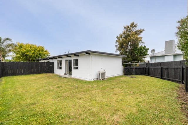 10 Jellicoe Place, Tamatea, Napier - Carousel 1