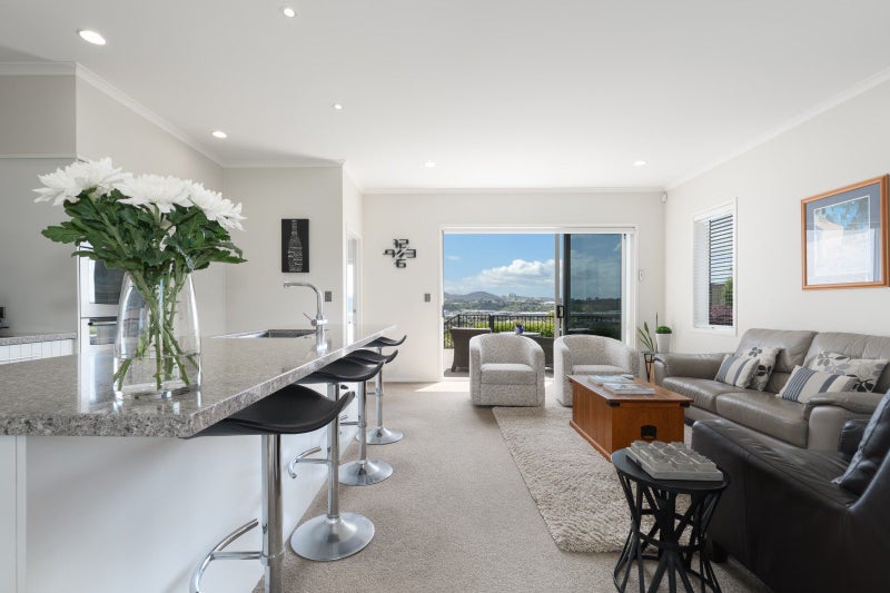 11 Broadwater Close, Pyes Pa, Tauranga - Carousel 2