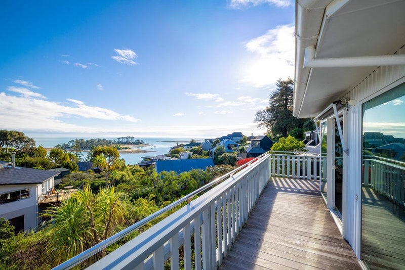 4 The Cliffs, Britannia Heights, Nelson - Carousel 1