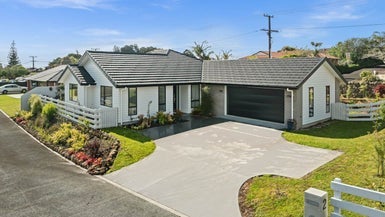 2 Rock Ridge Drive, Kamo, Whangarei - Carousel 1