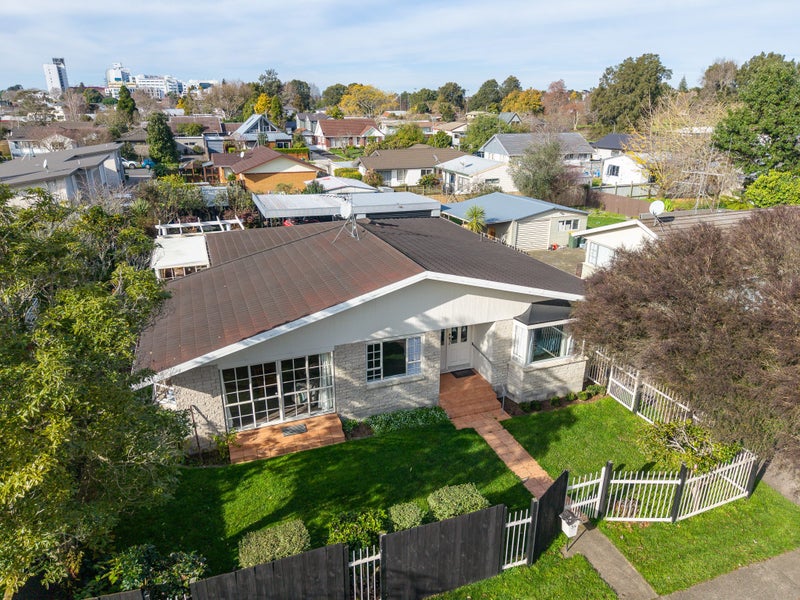 35 Alison Street, Hamilton Lake, Hamilton - Carousel 1